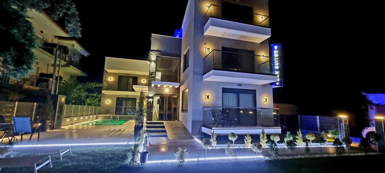 Luxsuites Офринион Екстериор снимка