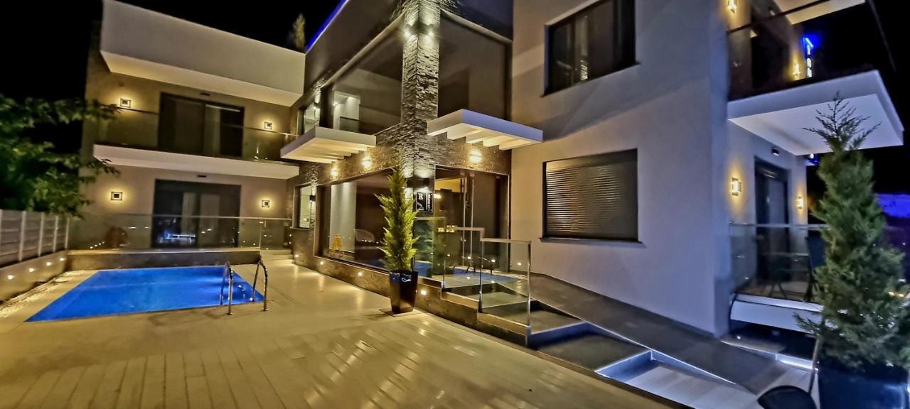 Luxsuites Офринион Екстериор снимка