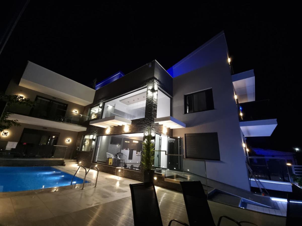 Luxsuites Офринион Екстериор снимка