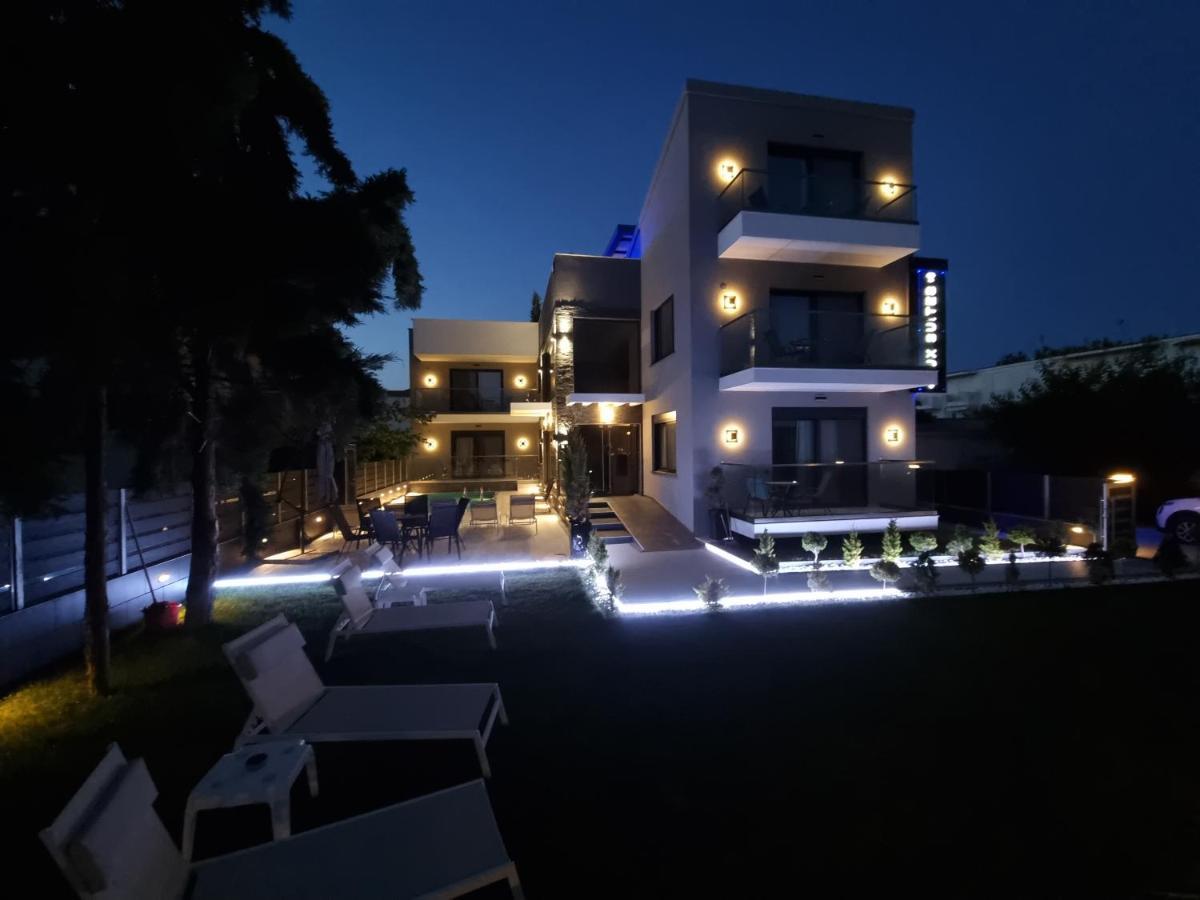 Luxsuites Офринион Екстериор снимка