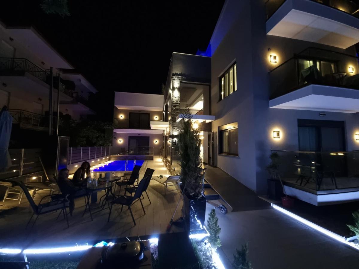 Luxsuites Офринион Екстериор снимка