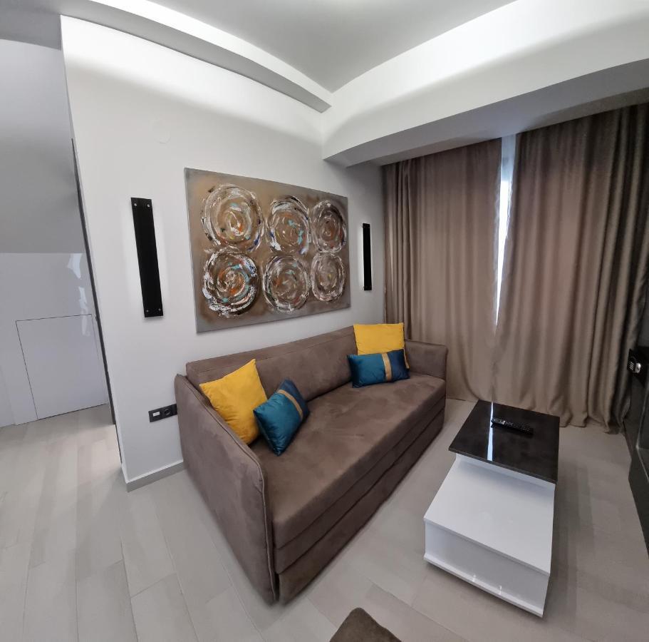 Luxsuites Офринион Екстериор снимка