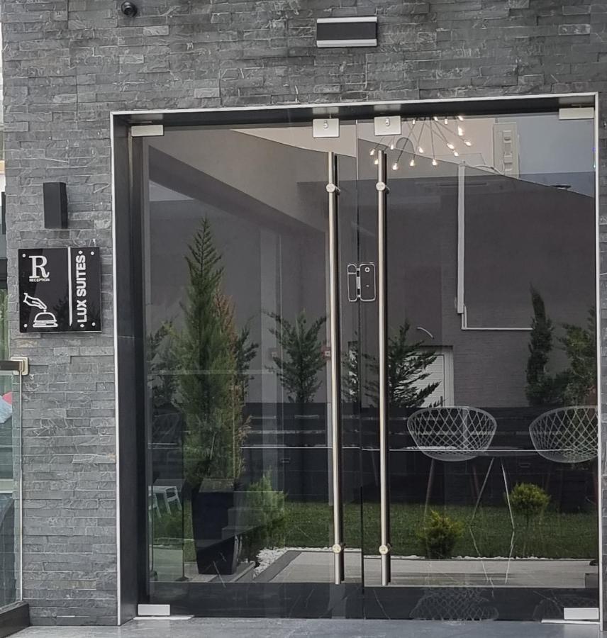 Luxsuites Офринион Екстериор снимка