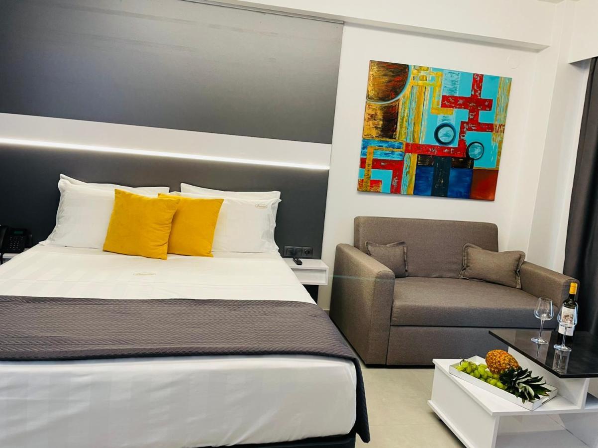Luxsuites Офринион Екстериор снимка
