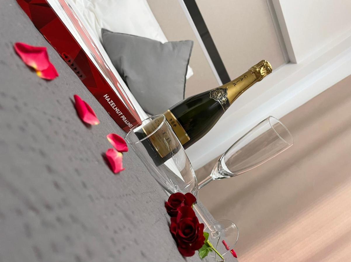 Luxsuites Офринион Екстериор снимка