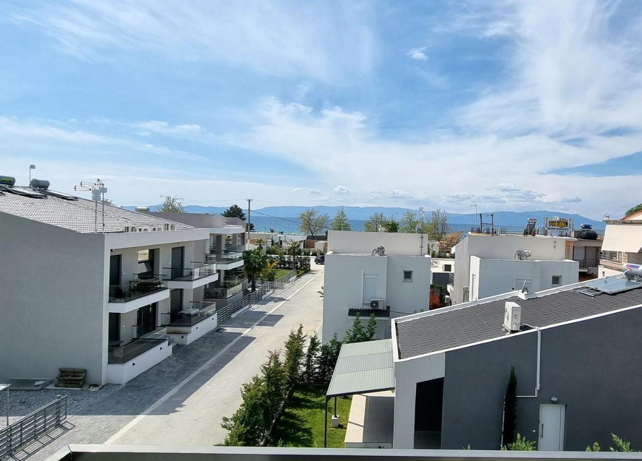 Luxsuites Офринион Екстериор снимка